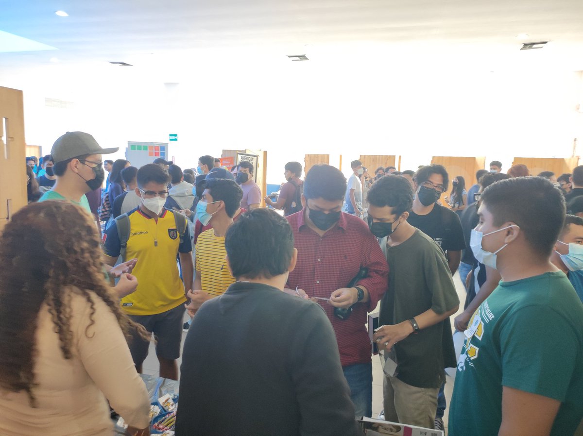 andvelastegui's tweet photo. Durante la bienvenida de novatos #Espol, visite el Club #GISSC @SystemEspol.
El Club de estudiantes inició hace un año. Hoy tuve el gusto de conocer a la directiva de forma presencial y sus grandes logros en el poco tiempo de actividad 🙂 https://t.co/ps5FrrVQJl
