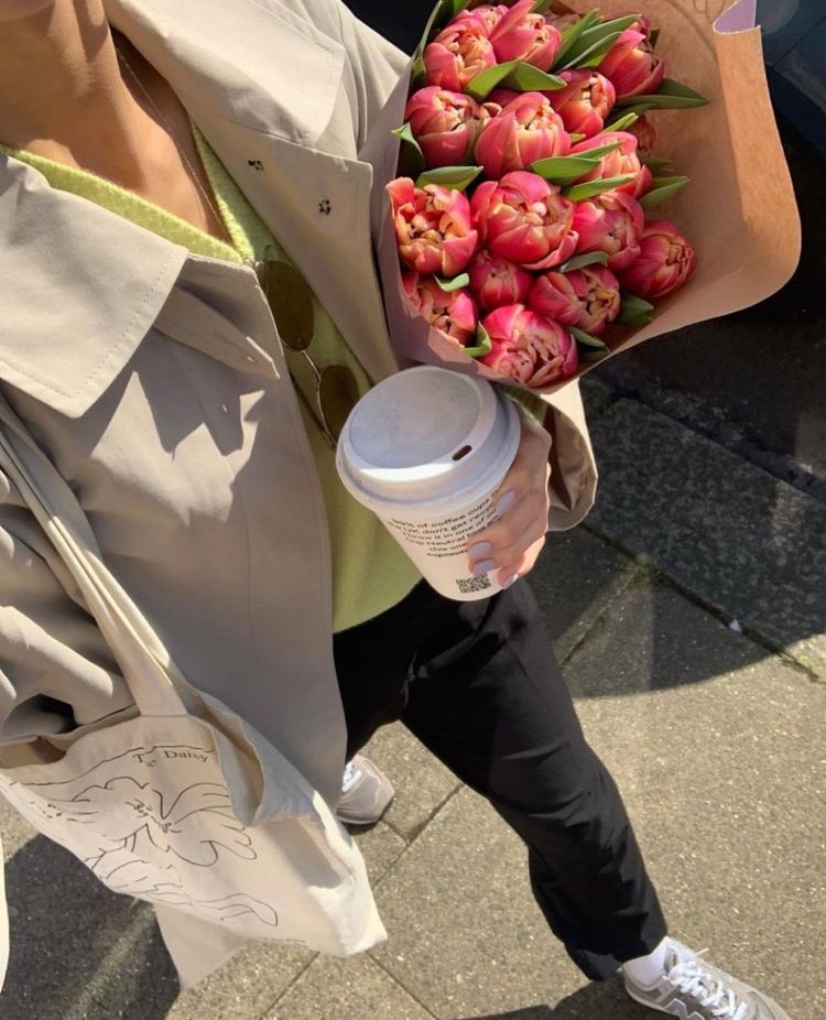 fasshionlover's tweet photo. - tulips and coffee https://t.co/Cka1SIboTM