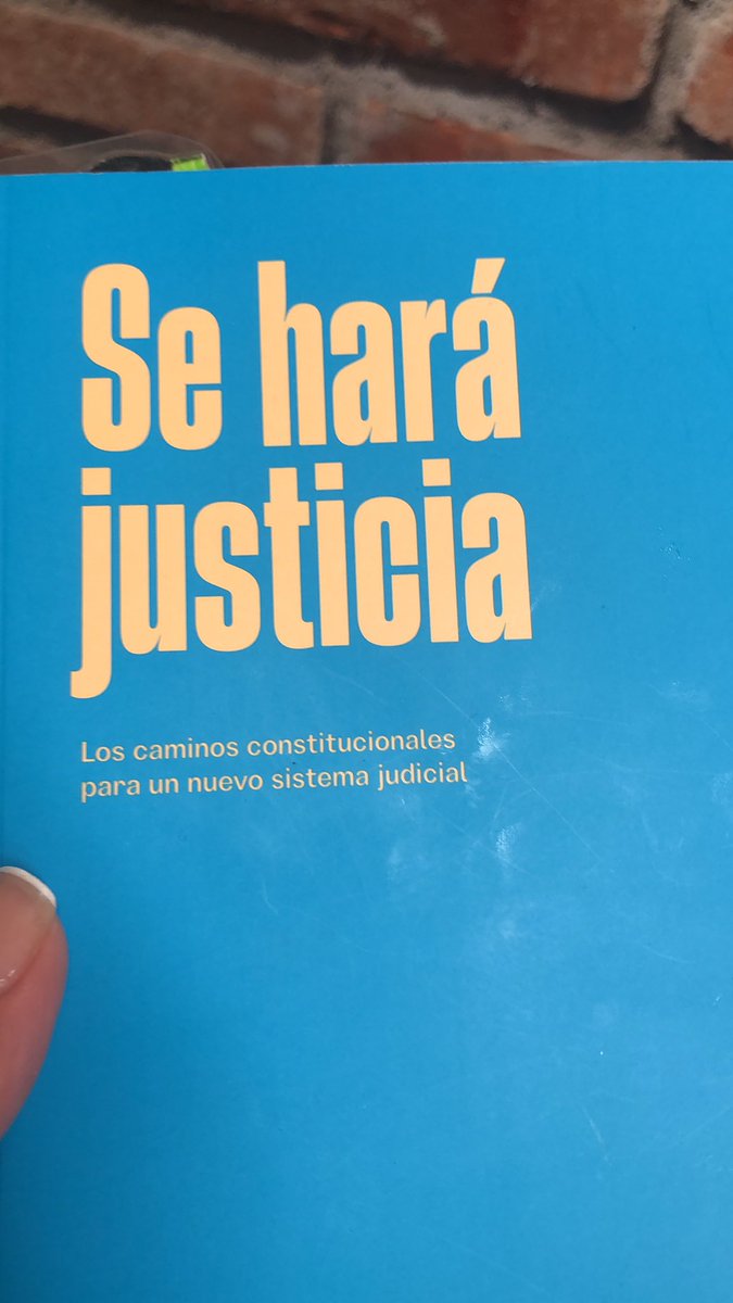 AMOrellana's tweet photo. Despachado el segundo de la colección, el primero que leí fue el de Aravena, y este de @cgajardop 
Un placer, pero ya no se con cual seguir, alguna recomendación? #libros #AprueboPlebicitoDeSalida #ConvencionConstitucional #paidos https://t.co/oNb6mb2ieF