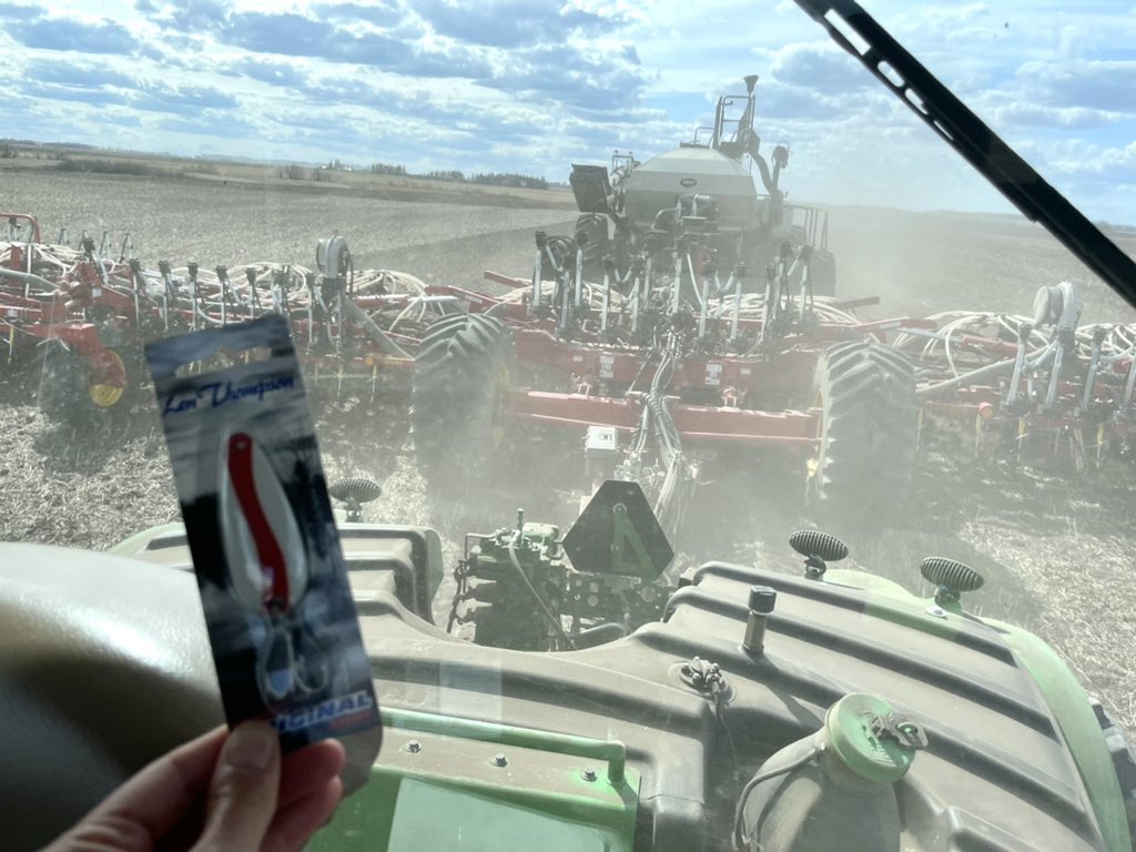SeCanLauren's tweet photo. I’m really on the ball with a #SeCanGoneFishing🎣 hook delivery ready as we’re seeding this Registered #AACStarbuckVB @MidgeTolWheat #seed up North today. Making some #certifiedseed for y’all for next year #plant22 #genesthatfityourfarm👖🧬🌱 Let’s see those pics for free 🎣 https://t.co/ep4RjZ5ke6