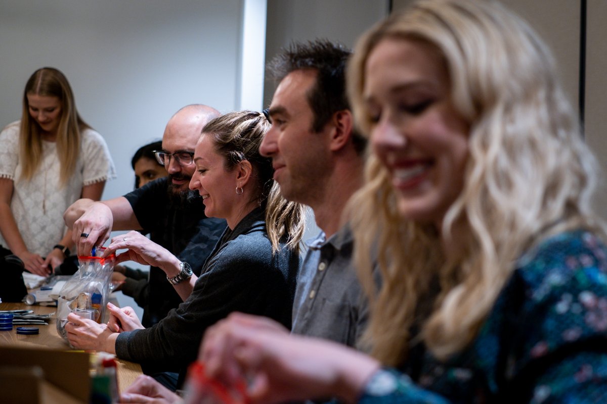 WeArePlotTwist's tweet photo. This team does more than assemble ads. This past week, we got together to assemble and donate Worthy Bags for @CharitiesDallas. https://t.co/IFe5M1MKtt