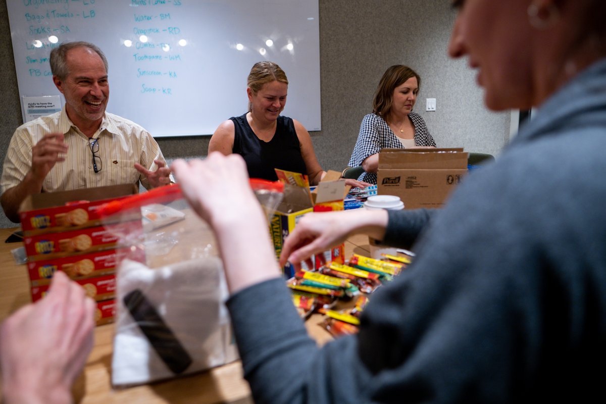 WeArePlotTwist's tweet photo. This team does more than assemble ads. This past week, we got together to assemble and donate Worthy Bags for @CharitiesDallas. https://t.co/IFe5M1MKtt