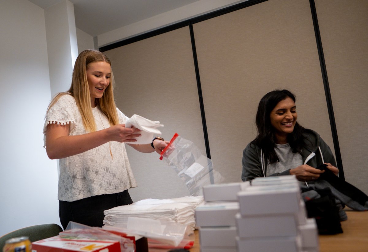 WeArePlotTwist's tweet photo. This team does more than assemble ads. This past week, we got together to assemble and donate Worthy Bags for @CharitiesDallas. https://t.co/IFe5M1MKtt