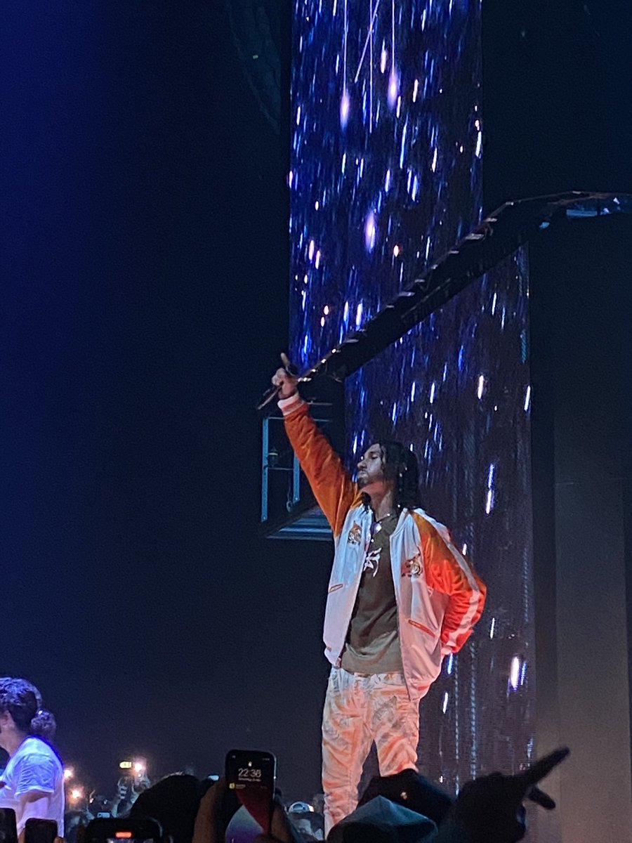 bastos7luca's tweet photo. meilleur jour de ma vie🫀                     #PNLTOUR2022 https://t.co/34FfT78WqQ