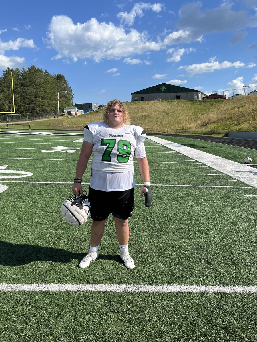 PickensFootball's tweet photo. Congratulations to our Players of the Day from our 4th practice of the week! 
Offense: @Kalebmt4 
Defense: @ColbyBr09192287 
Newcomer: William Godfrey
Kaleb mashed on the OL. Colby flew around making plays in the secondary and William gave great effort up front! Go Dragons https://t.co/cs6LzzGKyx