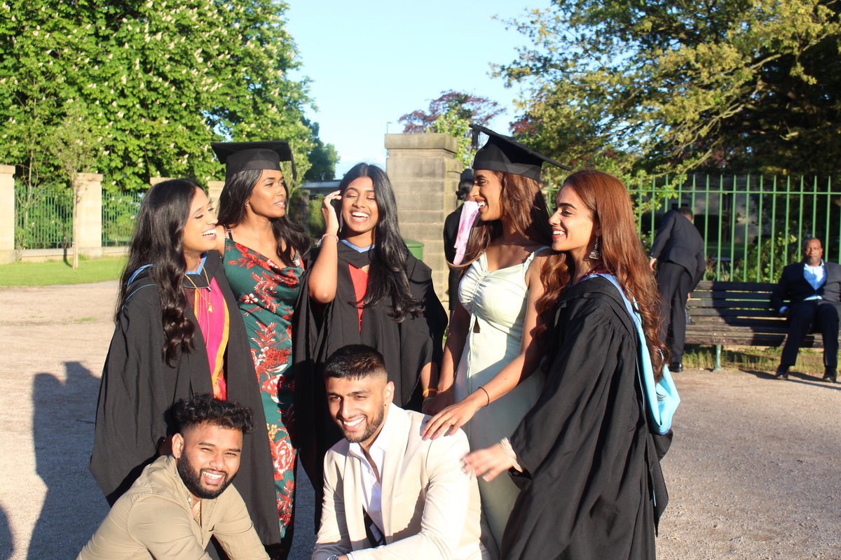 svk246's tweet photo. wore my ammammas saree for my graduation ❤️🕊 https://t.co/ITRqWxClU3