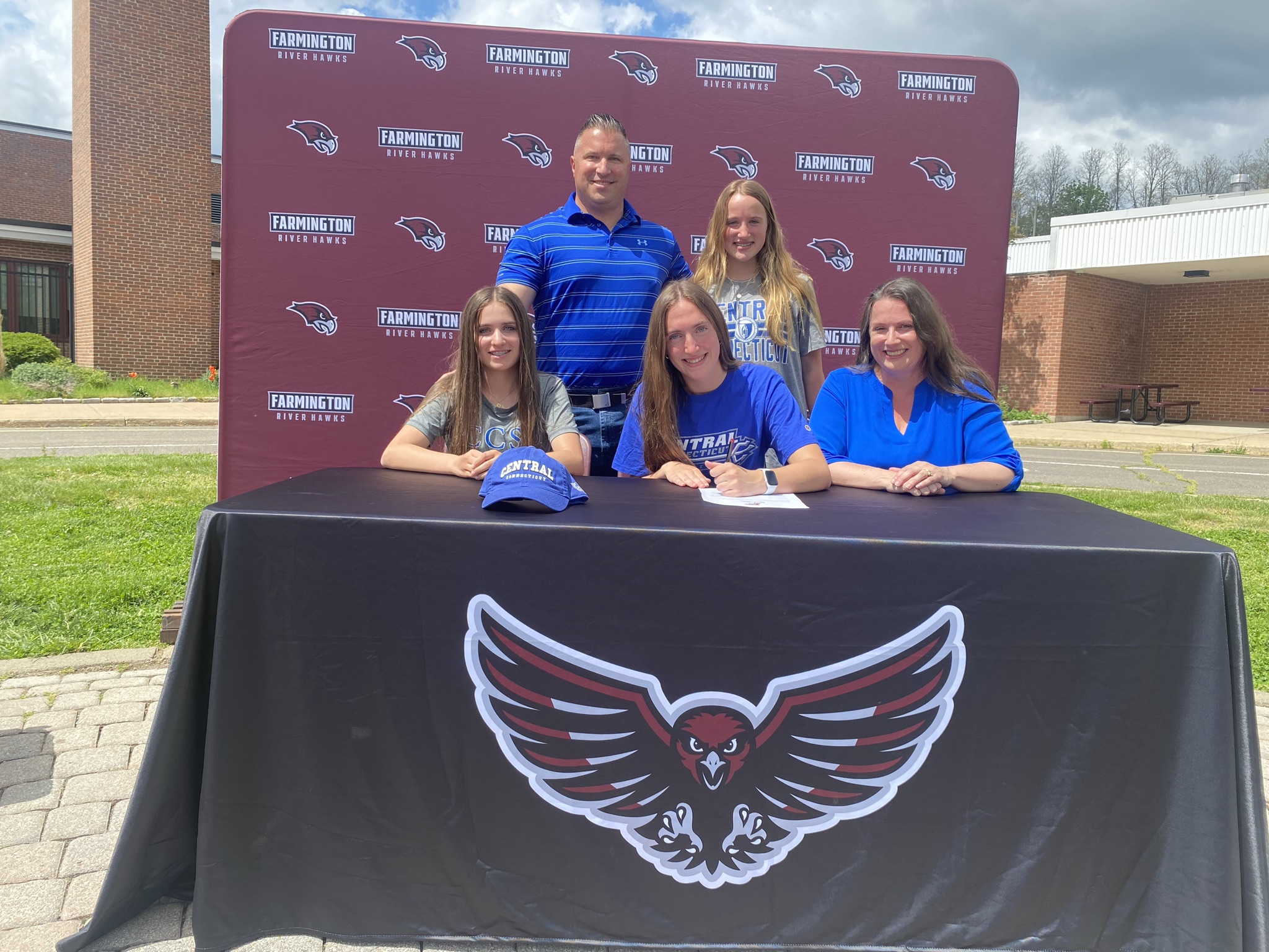 Farmington H S Athletics Congratulations To Sabrina Krause On Her Commitment To Play Soccer At Central Connecticut State University Ctgsoc Soaring T Co 7iu44f51a3 Twitter