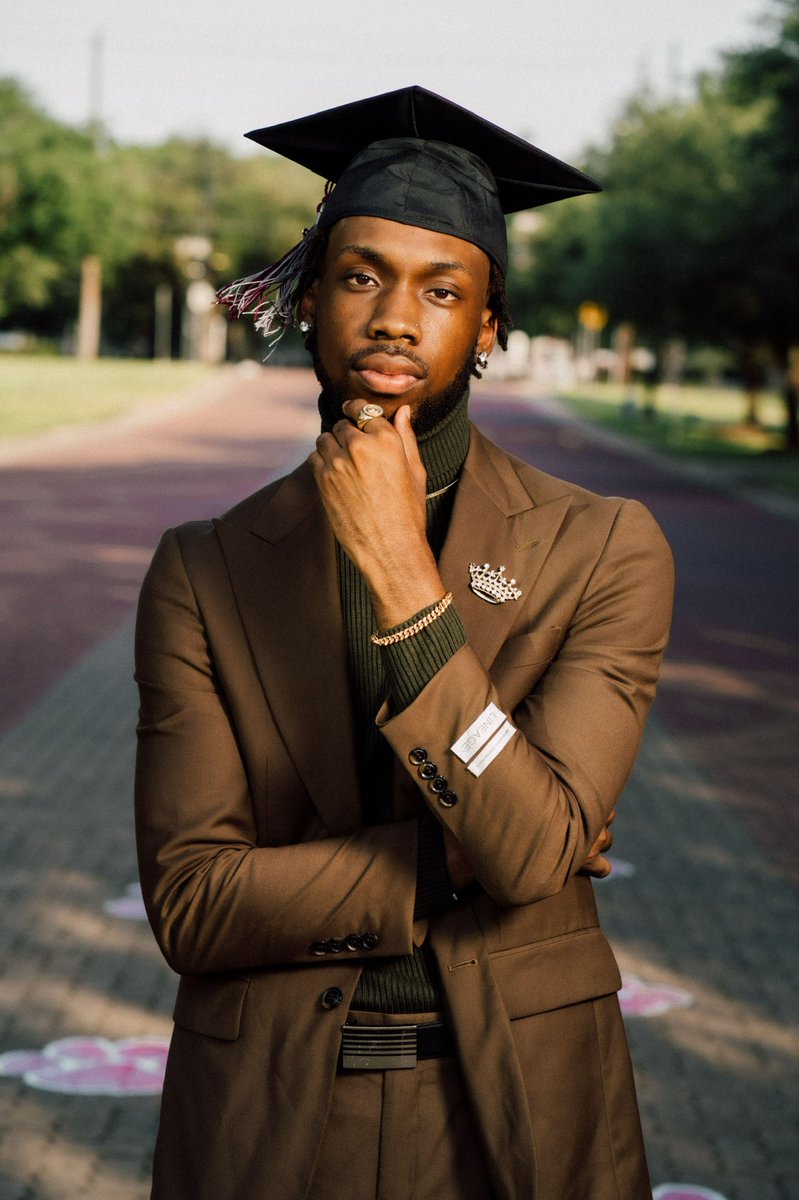 JusteauX_'s tweet photo. All Glory and honor to the most High!!

“They said where we going? I said the moon”🚀

  THE Texas Southern University
•B.S. in Computer Science 👨🏾‍💻
•Minor in Mathematics ➕👨🏾‍🏫
•Deans List 📚
•Full-Time Fortune 500 Engineer  💼

May 14th , 2:30pm🎓

#HBCUGrad #txsu https://t.co/73ukvmEeYQ