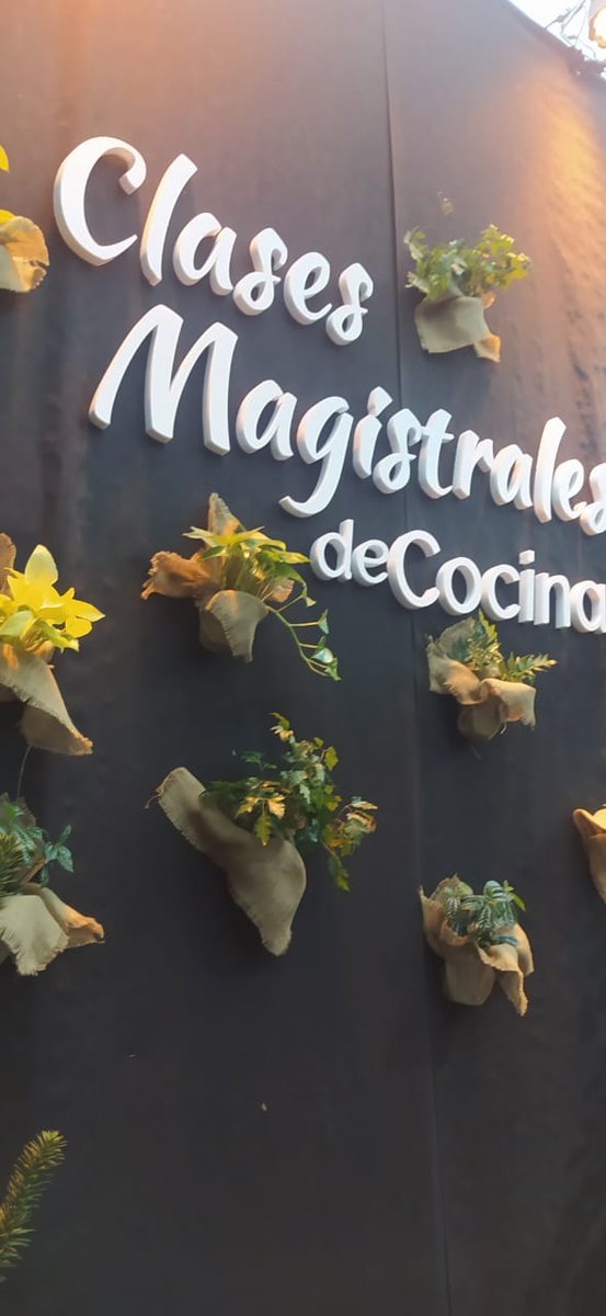 rtn_neuquen's tweet photo. 🍴🫗🍽️ Últimas horas... preparando todo para el @Festival_Chef https://t.co/O27J6d6VOc