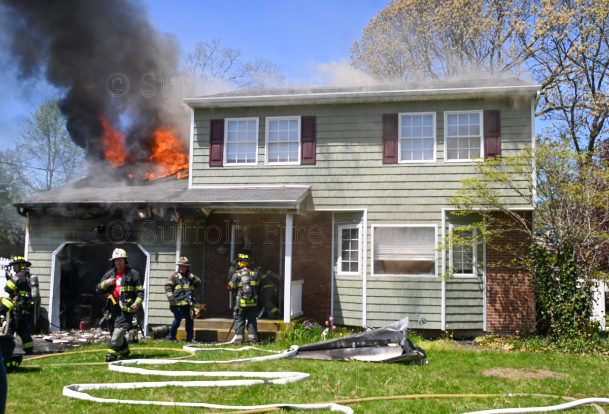 SuffFirePhoto's tweet photo. Firefighters this afternoon battled a house fire in Shirley on Probst Dr. Brookhaven FD was called to the scene at about 1:15 PM and requested  assistance  from other depts. Several Cats were removed from the home by firefighters and  treated by EMS. #housefire  #BreakingNews https://t.co/tEYkwkLGBf
