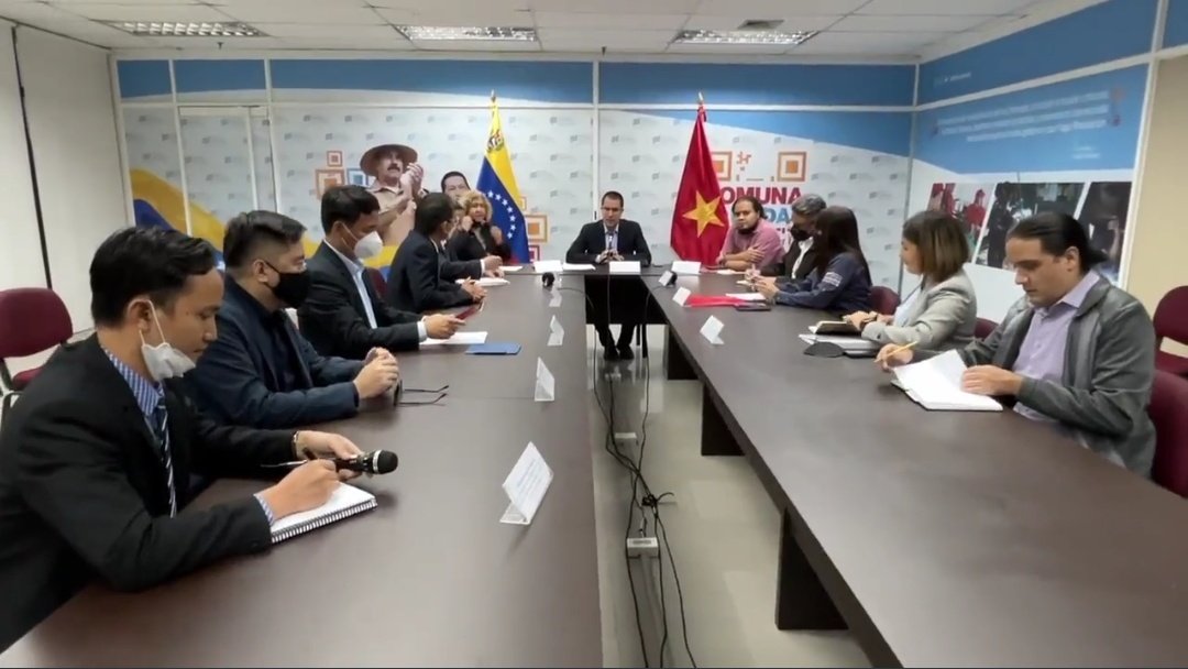 infocomunalZU's tweet photo. #12Mayo2022|| MPPCyMS/ FundaComunal

Excelente reunión con el Presidente de la Academia de Ciencias Agrícolas de Vietnam y su delegación. El reconocido conocimiento científico vietnamita en diversos rubros agrícolas está al servicio del pueblo venezolano.

#NuestraAméricaUnida https://t.co/fCZHk0rR2J