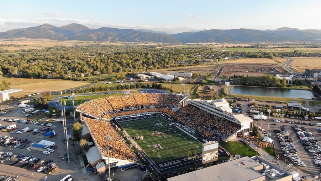 WilliamFowlerI1's tweet photo. #AGTG!🙏🏾After a good conversation with @CoachTWalker I received another D1 offer from @MSUBobcats_FB. Blessings!🏁#GMB💰🏈#DB #GoCatsGo @BrandonHuffman @GregBiggins @CurryInsider @DaUnionfball https://t.co/2WzL0oyfBK