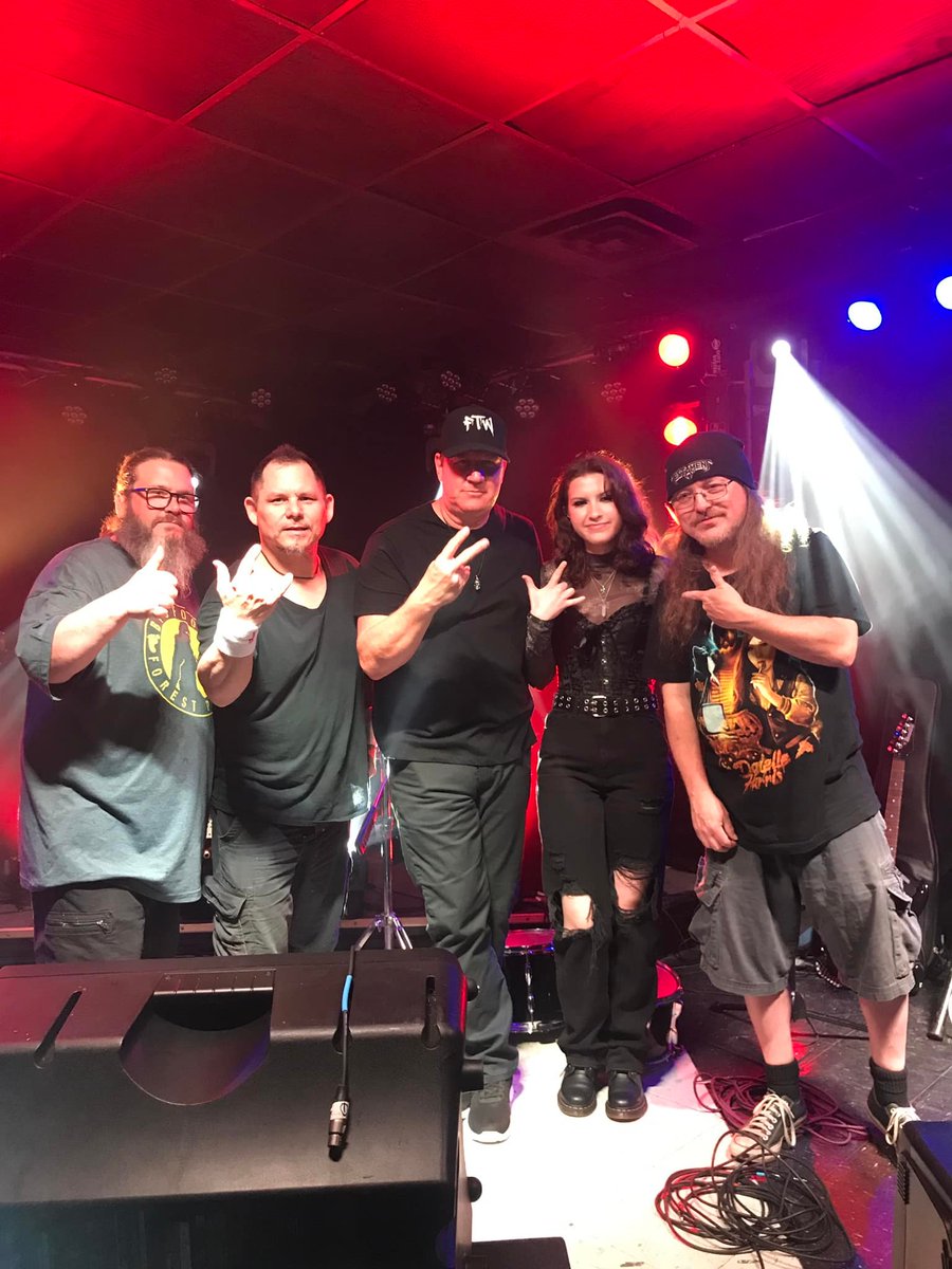 Theftwband's tweet photo. After show in Ohio #livemusic https://t.co/uB9i4jk3Kv