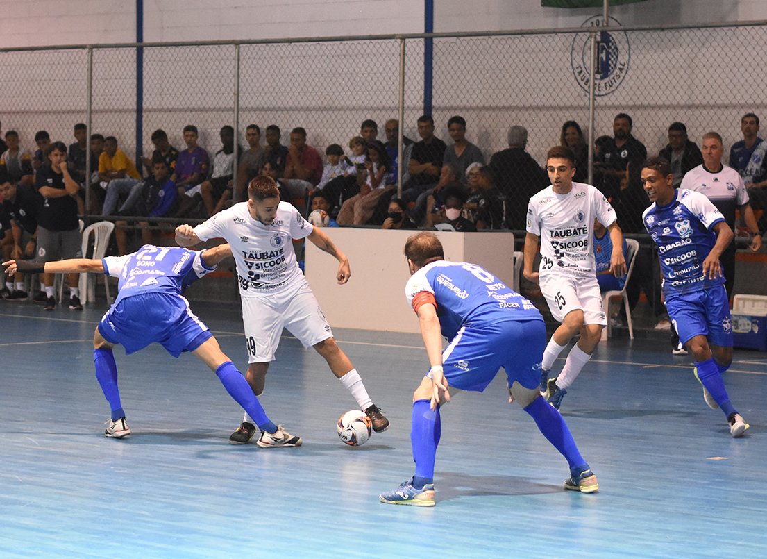 taubatefutsal's tweet photo. CLICKS DO JOGO! Confira algumas imagens do primeiro tempo do duelo entre Taubaté Umbro Futsal e Barão de Mauá/Futsal Ribeirão. ⚪️🔵
📸 Renato Antunes | Agência Maxxsports
#TaubateFutsal #Umbro #VaiTaubaté #CopadaLPF #LPF2022 #futsal https://t.co/hTX5oHjjra