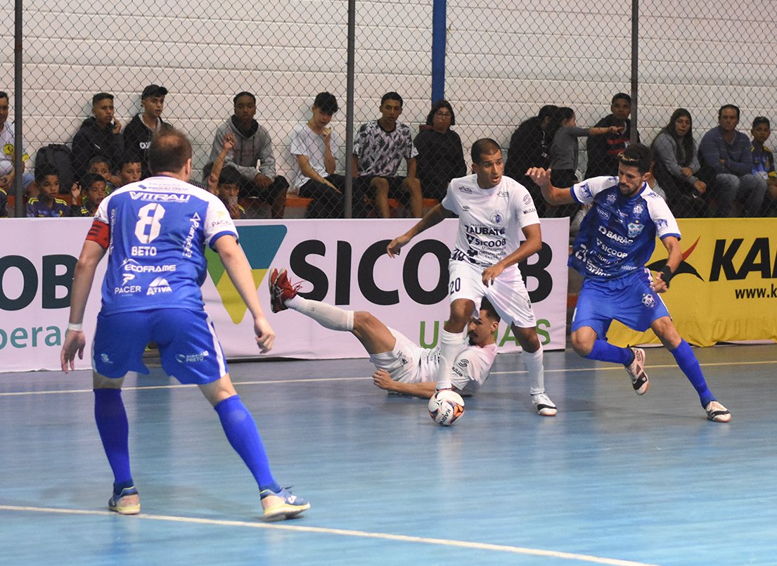 taubatefutsal's tweet photo. CLICKS DO JOGO! Confira algumas imagens do primeiro tempo do duelo entre Taubaté Umbro Futsal e Barão de Mauá/Futsal Ribeirão. ⚪️🔵
📸 Renato Antunes | Agência Maxxsports
#TaubateFutsal #Umbro #VaiTaubaté #CopadaLPF #LPF2022 #futsal https://t.co/hTX5oHjjra