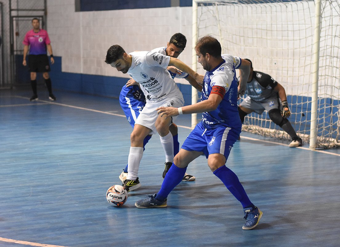 taubatefutsal's tweet photo. CLICKS DO JOGO! Confira algumas imagens do primeiro tempo do duelo entre Taubaté Umbro Futsal e Barão de Mauá/Futsal Ribeirão. ⚪️🔵
📸 Renato Antunes | Agência Maxxsports
#TaubateFutsal #Umbro #VaiTaubaté #CopadaLPF #LPF2022 #futsal https://t.co/hTX5oHjjra