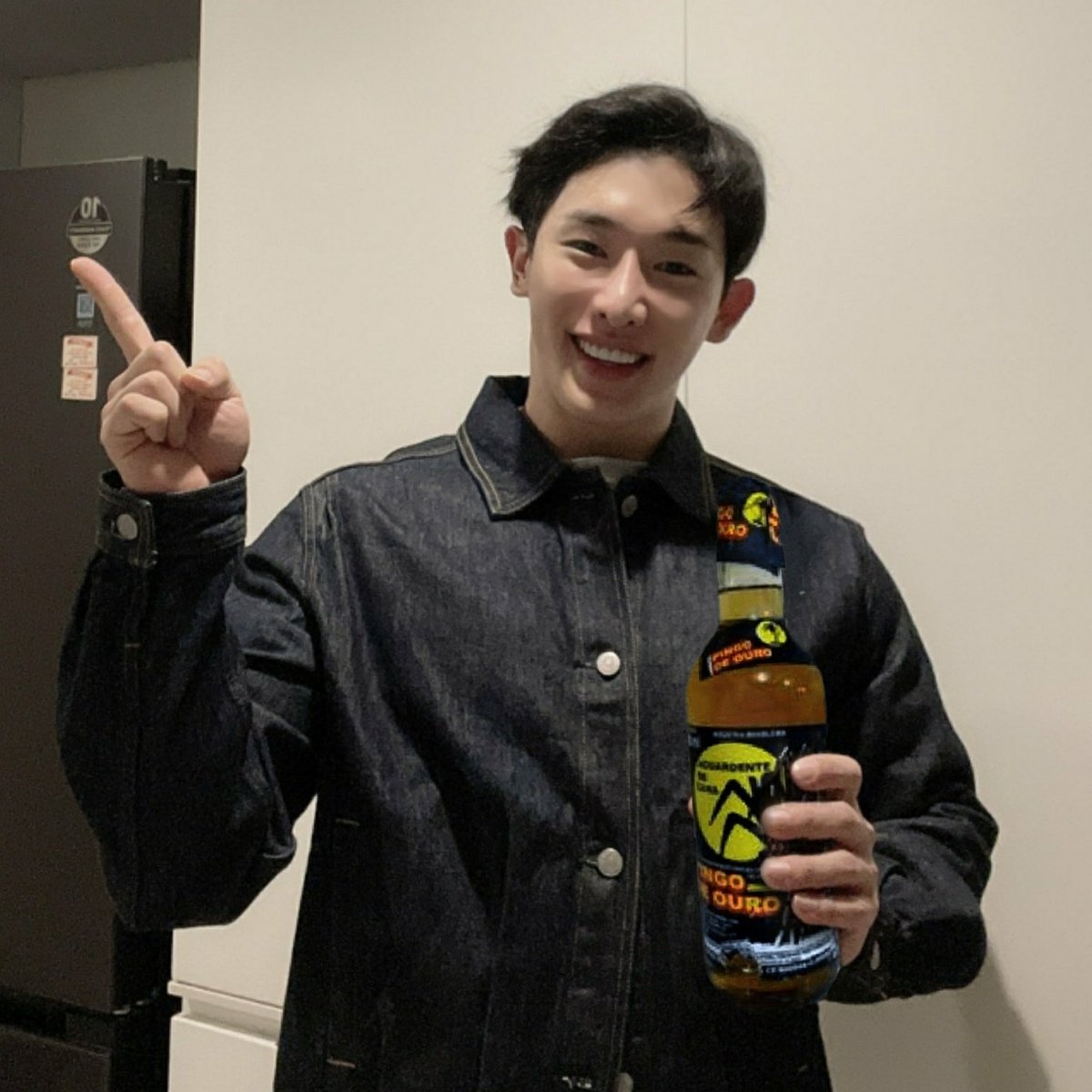 monjhoney's tweet photo. nunca vi o wonho tão br...

(eu e minhas edição fundo de quintal🤣 https://t.co/iNMzKE1w2V