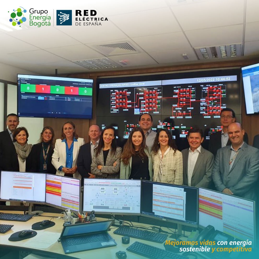 GrupoEnergiaBog's tweet photo. ✈️ Visitamos junto a @RedElectricaREE el centro control eléctrico de #ArgoBrasil en São Paulo. A través de esta empresa, copropiedad de REE y el GEB, gestionamos más de 1.400 km de líneas de transmisión de energía en Brasil 🇧🇷 https://t.co/pPu9W3Ir72