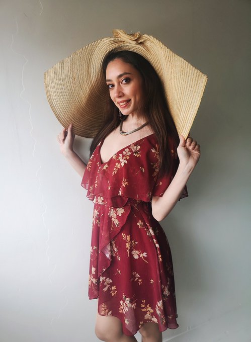 I love big hats and I cannot lie https://t.co/lTDXYtZvVc