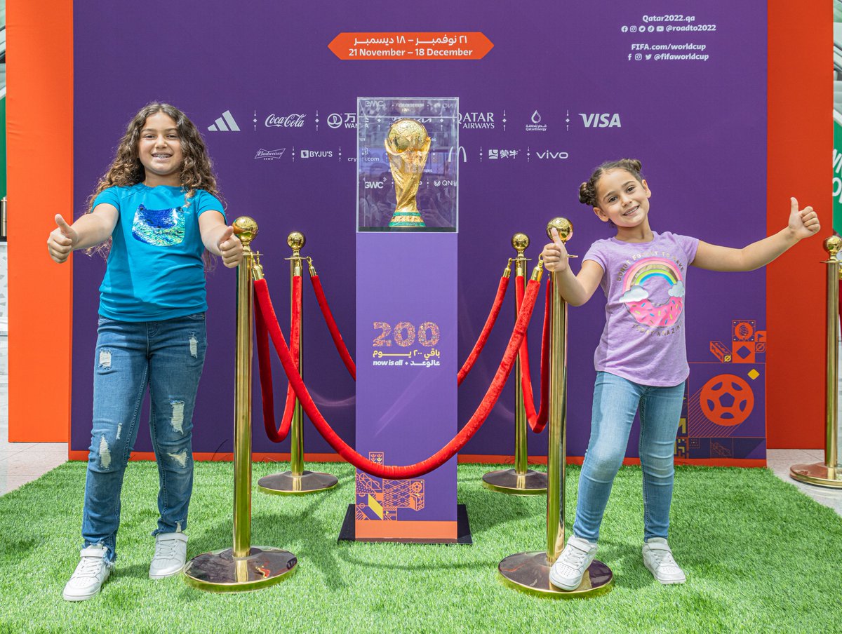 roadtoqatar_es's tweet photo. Grandes imágenes que dejó el paso del Trophy Tour por Qatar. Un momento para recordar toda la vida. 
#Qatar2022 #nowisall https://t.co/Vez74CqS0C