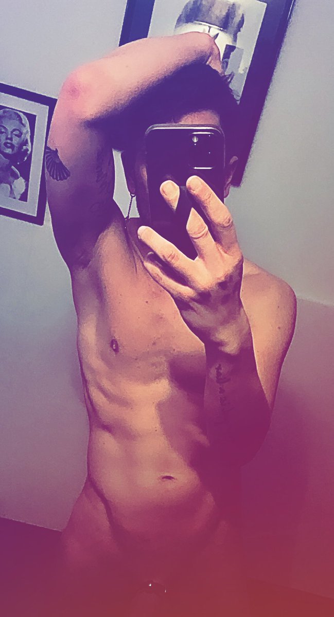 bst_stdlr's tweet photo. ✌🏼🤓 #gay #naked https://t.co/JhmwxO3JNR