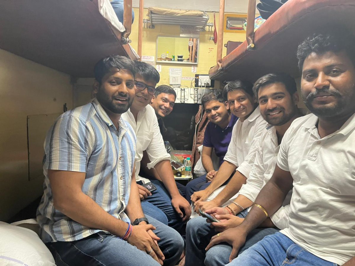 GaurNsui's tweet photo. अखिल भारतीय कांग्रेस कमेटी के 3 दिवसीय चिंतन शिविर 'नव संकल्प' में शामिल होने के लिए यात्रा प्रारंभ
हम सब के नेता आदरणीय @RahulGandhi जी के नेतृत्व में दिल्ली के सराय रोहिल्ला रेलवे स्टेशन से उदयपुर के लिए कांग्रेस पार्टी के नेतागण के साथ चेतक एक्सप्रेस का सफर  @Neerajkundan https://t.co/ctnOEe2FTQ