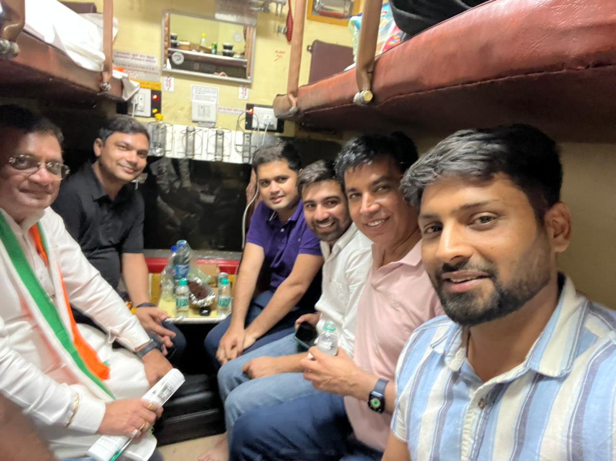 GaurNsui's tweet photo. अखिल भारतीय कांग्रेस कमेटी के 3 दिवसीय चिंतन शिविर 'नव संकल्प' में शामिल होने के लिए यात्रा प्रारंभ
हम सब के नेता आदरणीय @RahulGandhi जी के नेतृत्व में दिल्ली के सराय रोहिल्ला रेलवे स्टेशन से उदयपुर के लिए कांग्रेस पार्टी के नेतागण के साथ चेतक एक्सप्रेस का सफर  @Neerajkundan https://t.co/ctnOEe2FTQ