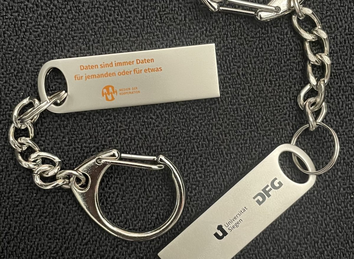 mediaofcoop's tweet photo. "Daten sind immer Daten für jemanden und für etwas." Welche Daten wir @mediaofcoop genau meinen, ist morgen auf dem #OffeneUni Fest @UniSiegen zu entdecken. Gemeinsam mit dem @sfb1472 zeigen wir neue Formen der #Kooperation & des #Populären #50jahreusi https://t.co/FYhKlfGsTQ