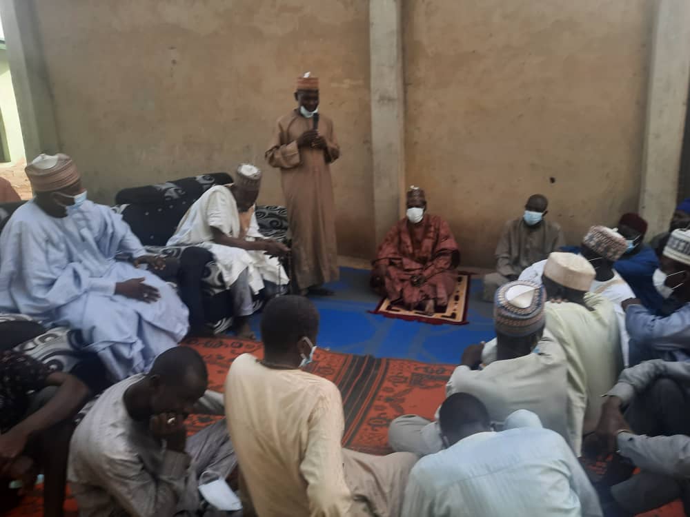 CDDWestAfrica's tweet photo. Earlier today  the CDD Team was present at  Bulumkutu Alamderi community in Borno state, Dr Yahuza stated that Boko Haram violence has damaged the pre-existing culture of peace. 
@HassanIdayat
@amuda_steve

#EndInsurgency 
#Reintigration https://t.co/M6UWnPn1Lc