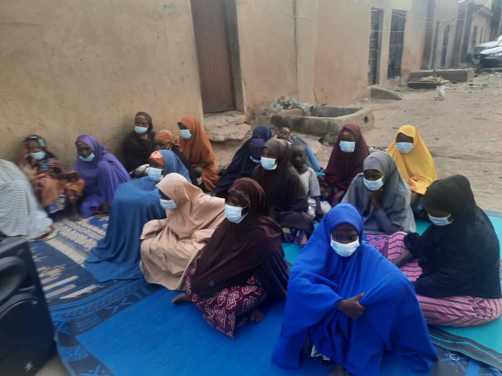 CDDWestAfrica's tweet photo. Earlier today  the CDD Team was present at  Bulumkutu Alamderi community in Borno state, Dr Yahuza stated that Boko Haram violence has damaged the pre-existing culture of peace. 
@HassanIdayat
@amuda_steve

#EndInsurgency 
#Reintigration https://t.co/M6UWnPn1Lc