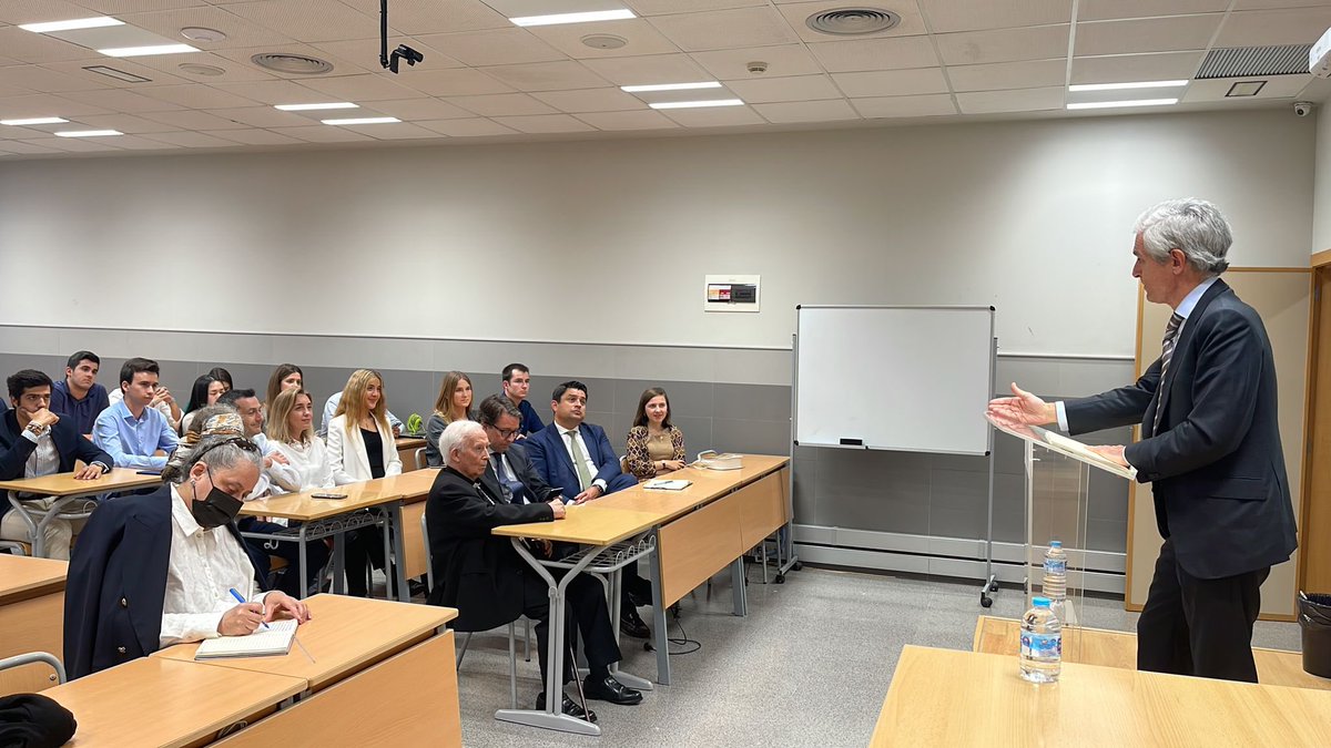 efspjlv's tweet photo. Hoy, con don Adolfo Suárez Illana, finalizamos el Curso de Liderazgo y Nuevos retos sociales, acompañados por nuestro Excm. y Rvdmo. Cardenal, don Antonio Cañizares. https://t.co/TWrSH9y4Md