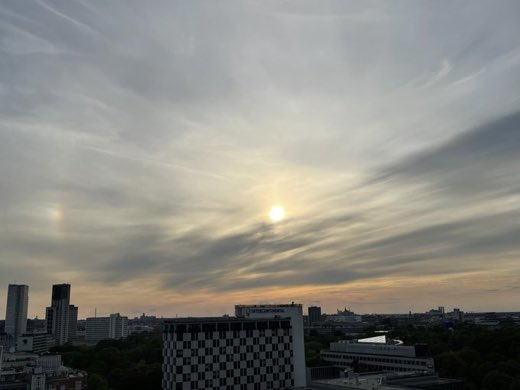 LynnParsonsUK's tweet photo. Beautiful #WindowOnYourWorld @MmmmmAndre #BerlinSunset Thanks for sharing @magicfm the #EveningShow https://t.co/3l9QxnRxrk