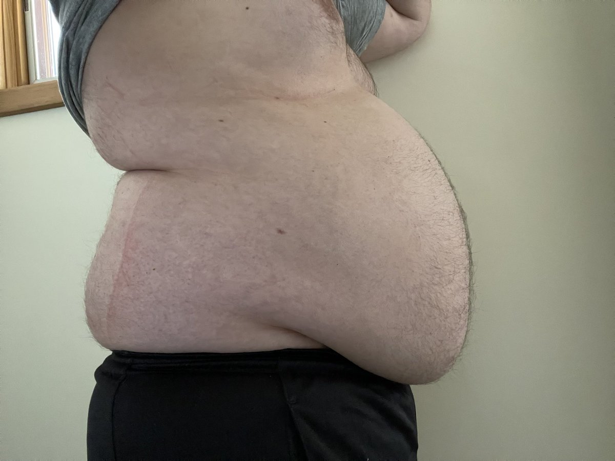Fatchocolateadt's tweet photo. Big lunch, need to lay down. Send belly rubs. #fatboyproblems #gainerproblems https://t.co/nMkQMy5nVx