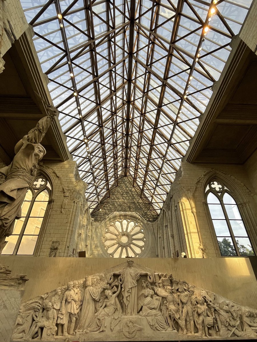 philjeanpierre's tweet photo. #DaviddAngers  plâtre du fronton du #Pantheon #Paris : au centre la #Patrie distribué à sa gauche l #histoire et à droite #LaFrance…#Bonaparte #Roussseau, #Voltaire accompagnant la 🇫🇷 https://t.co/K6gD4whnPE