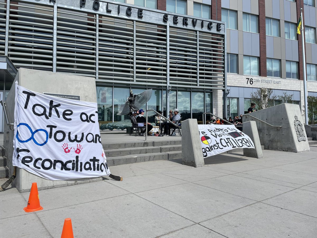 StoonPubSchools's tweet photo. The Let’s Lead Nikanetan class from @WCS_Saskatoon organized a #MooseHideCampaignDay walk starting from @SaskatoonPolice headed to city hall. Students from 10 schools in attendance to stand against violence against women, children and two spirit people. #spslearn. https://t.co/yHDAhcMF3J