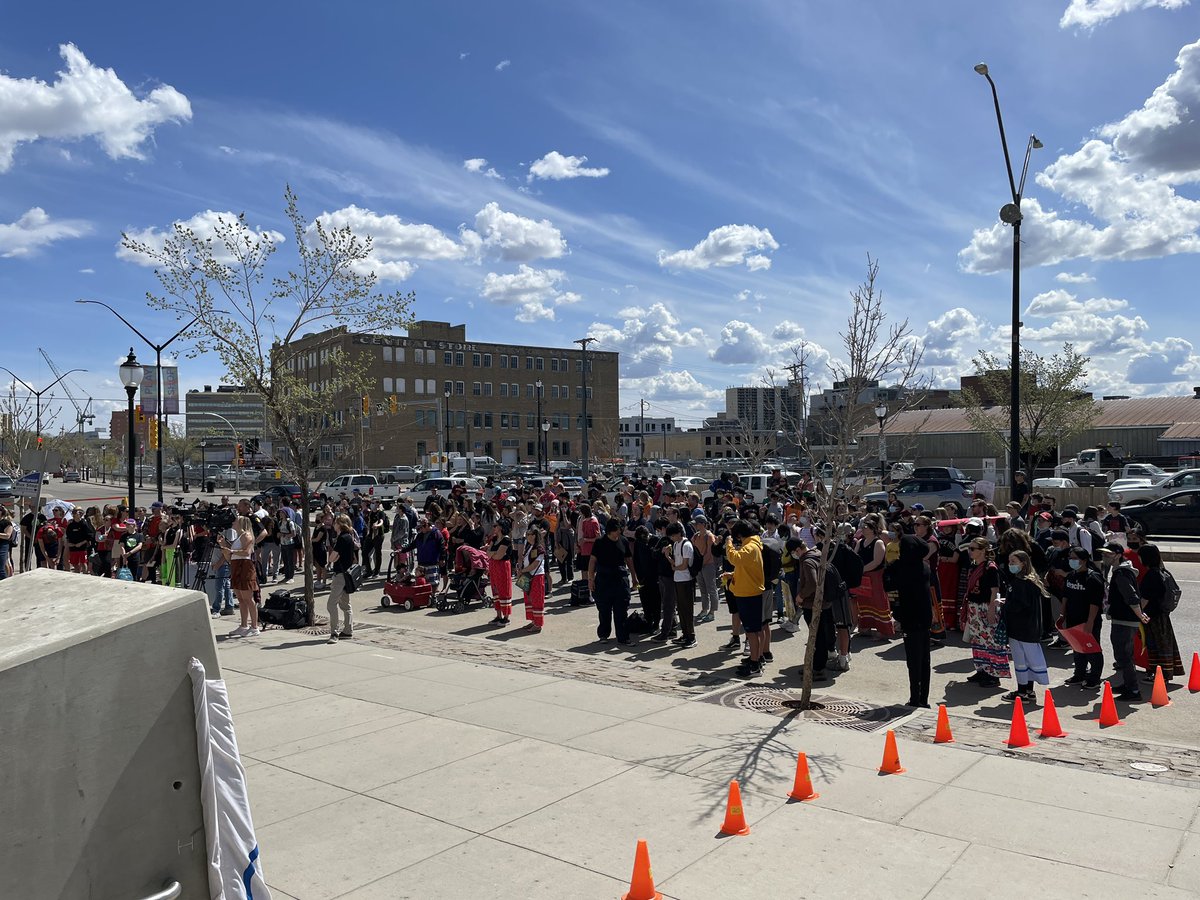 StoonPubSchools's tweet photo. The Let’s Lead Nikanetan class from @WCS_Saskatoon organized a #MooseHideCampaignDay walk starting from @SaskatoonPolice headed to city hall. Students from 10 schools in attendance to stand against violence against women, children and two spirit people. #spslearn. https://t.co/yHDAhcMF3J
