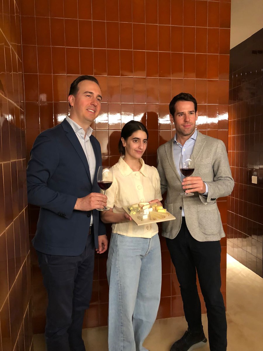 CalidoscopiVino's tweet photo. Hoy hemos estado en Formaje en la presentación de oríGenes con los vinos de la Bodega Marañones https://t.co/7rm54kLV2n