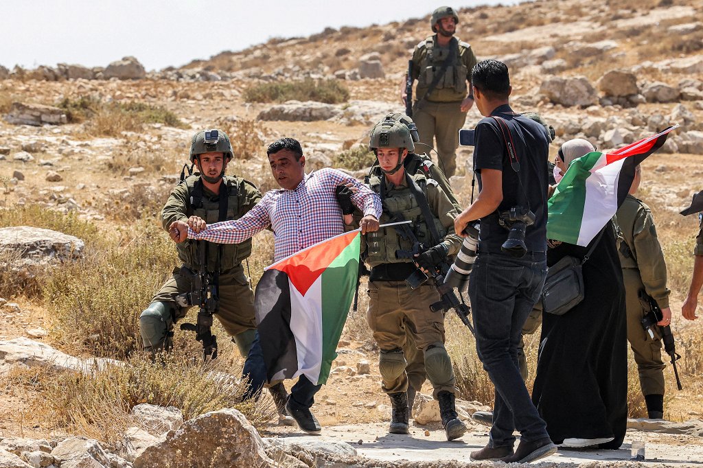 AJEnglish's tweet image. Israel plans construction of more than 4,000 homes in illegal Israeli settlements in the occupied West Bank, says rights group aje.io/fysdf9