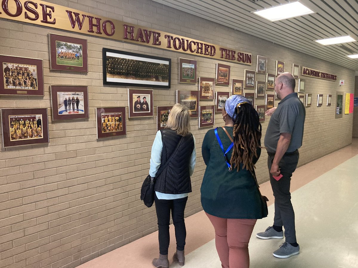 RYJBA's tweet photo. Thank you @leboldushs @RCSD_No81 for the wonderful school of the week visit. The branding and school pride was evident throughout the school. So many amazing programs available at Leboldus 👍@schaser11 @kjehman @vicky_bonnell #JulietBushi #CatholicEdSask https://t.co/nH3jwCWoQ9