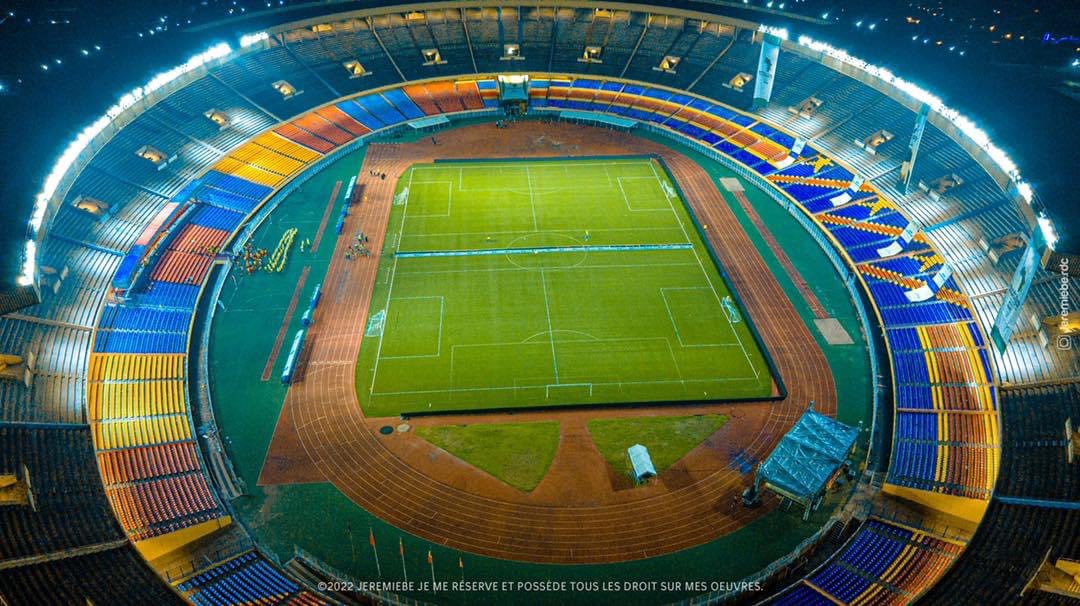 Bradleylehani7's tweet photo. Un jeune congolais au nom de #Jeremiebe ayant décidé tard dans la nuit de faire voler son drone, il a été captivé par la beauté se dégageant du dessus le stade de martyr.
Admirez par vous même 🫵.
📸 : #Jeremiebe https://t.co/hUFpoXFE8n