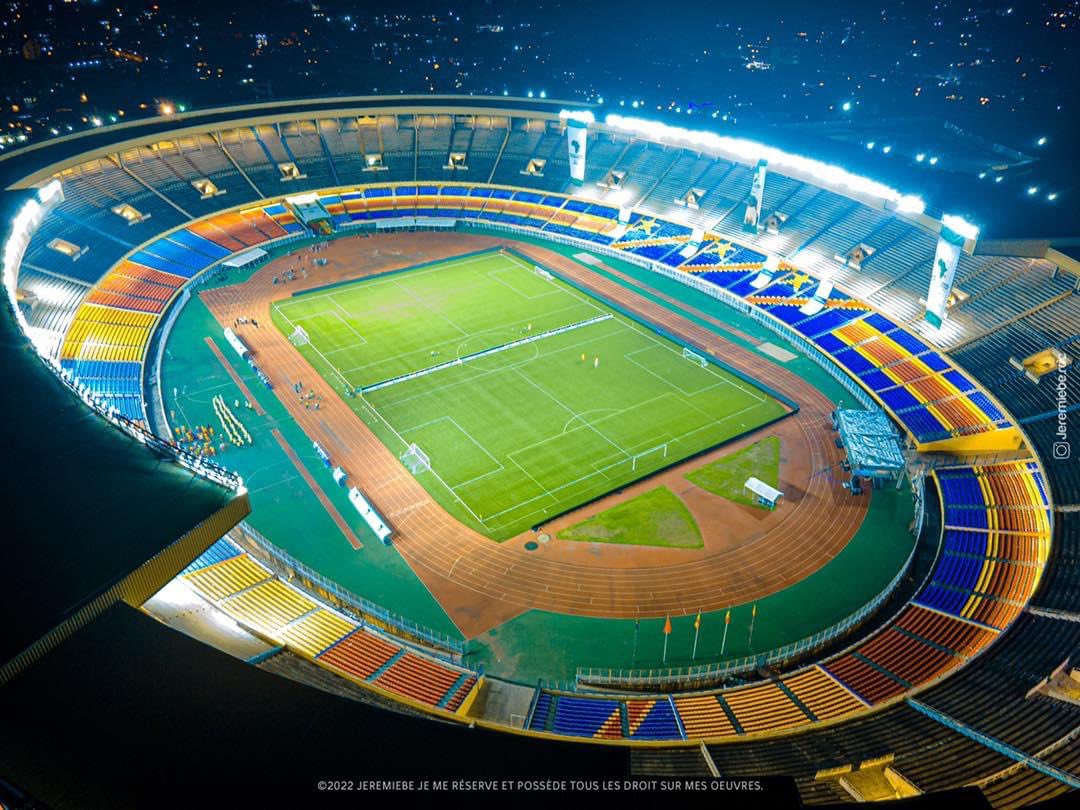 Bradleylehani7's tweet photo. Un jeune congolais au nom de #Jeremiebe ayant décidé tard dans la nuit de faire voler son drone, il a été captivé par la beauté se dégageant du dessus le stade de martyr.
Admirez par vous même 🫵.
📸 : #Jeremiebe https://t.co/hUFpoXFE8n