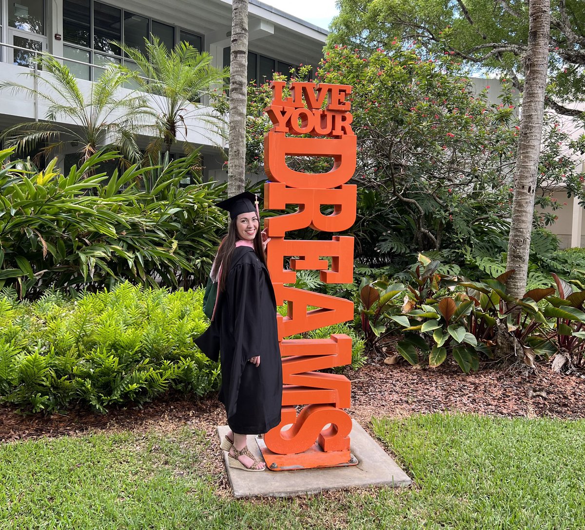 EmerJames's tweet photo. So proud of my #canegrad 🧡💚 https://t.co/dckgetU50X