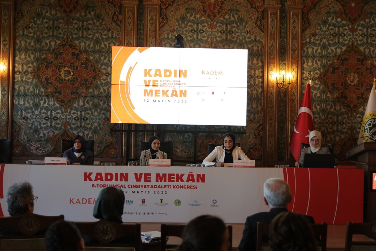 SalihaOkurGmr's tweet photo. Çok çalıştık, yorulduk ama geleceğe adaletten yana bir imza daha attık😊

Mekan ve kadın ilişkisini farklı perspektiflerden değerlendirdiğimiz 8. Toplumsal Cinsiyet Adaleti Kongremize katkı sunan, başta Prof. Dr. Burhanettin Tatar hocamız olmak üzere tüm hocalarımıza teşekkürler. https://t.co/3q8NIJR4ev