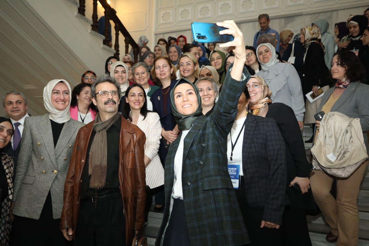 SalihaOkurGmr's tweet photo. Çok çalıştık, yorulduk ama geleceğe adaletten yana bir imza daha attık😊

Mekan ve kadın ilişkisini farklı perspektiflerden değerlendirdiğimiz 8. Toplumsal Cinsiyet Adaleti Kongremize katkı sunan, başta Prof. Dr. Burhanettin Tatar hocamız olmak üzere tüm hocalarımıza teşekkürler. https://t.co/3q8NIJR4ev