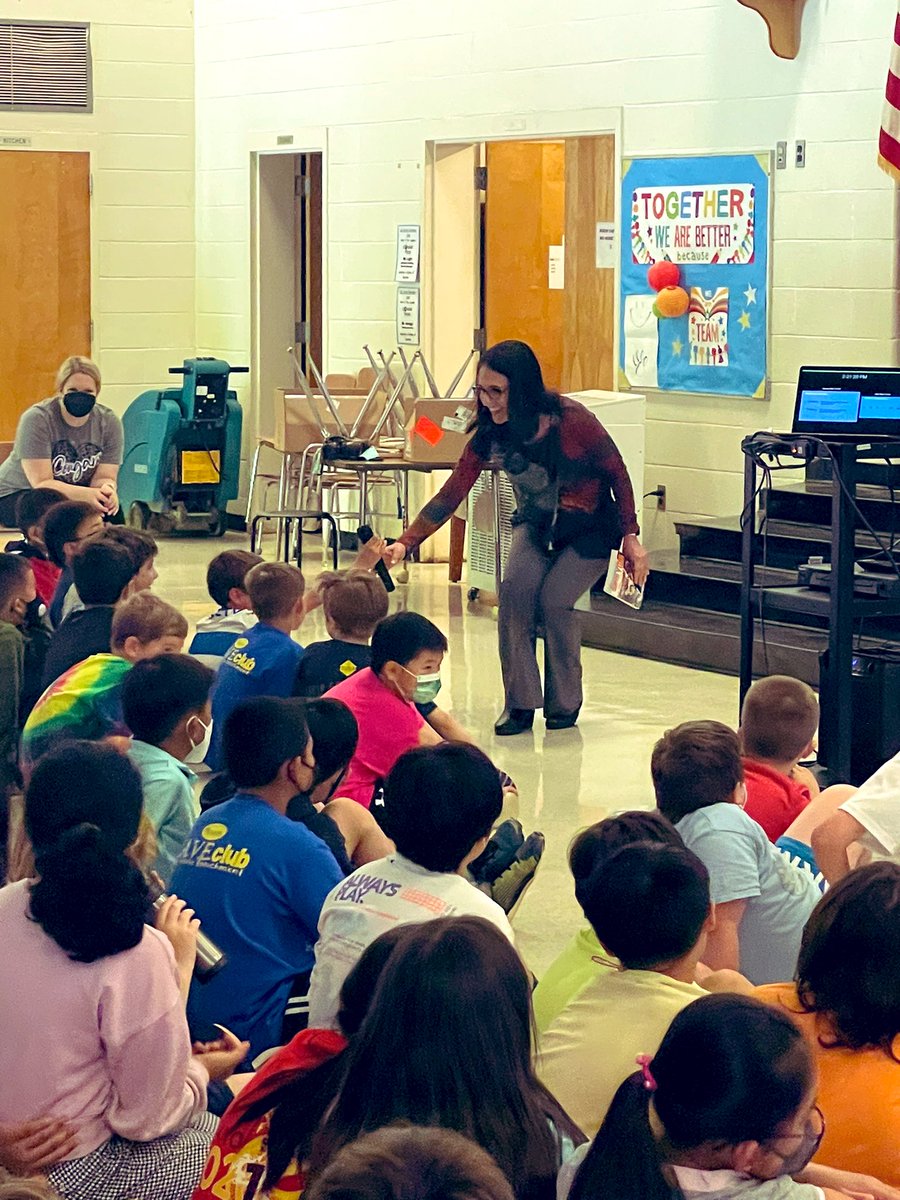 NHambrecht's tweet photo. Cold Spring Alum &amp; published authors ✏️@henakhanbooks &amp; Andrea Menotti sharing their newest read📕with our students!👏🏻👏🏻👏🏻 @cseslibrary https://t.co/NzSIRRSiMz