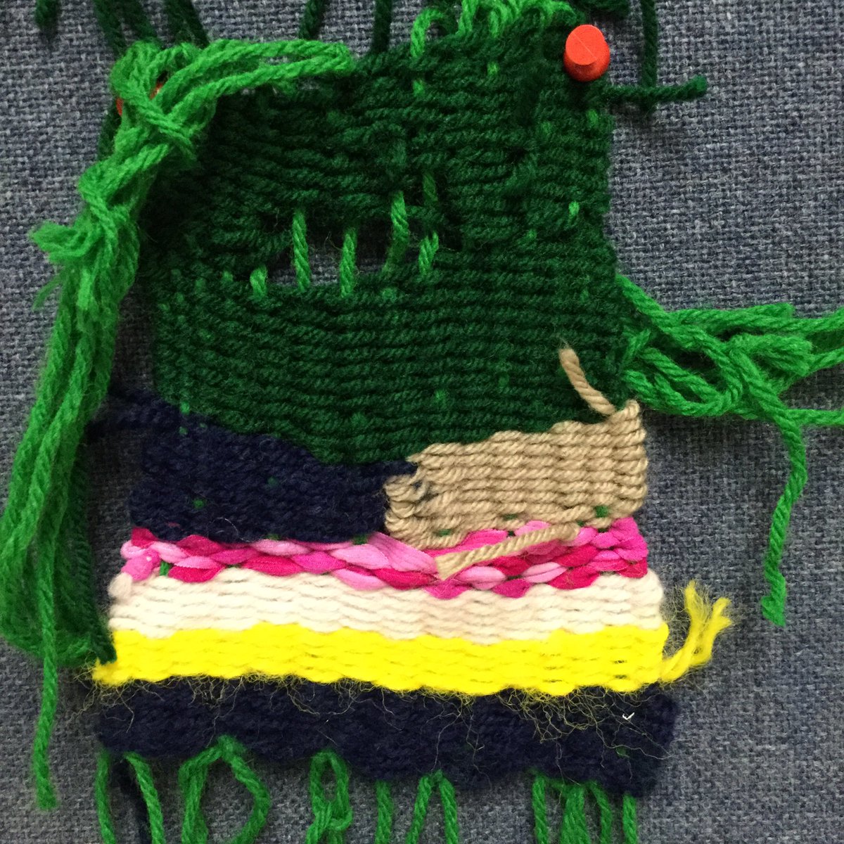 cbrsdelart's tweet photo. 4th grade woven fabrics are coming off the looms! They did a fantastic job. #cbrsdarts https://t.co/7oKFnS9M1U