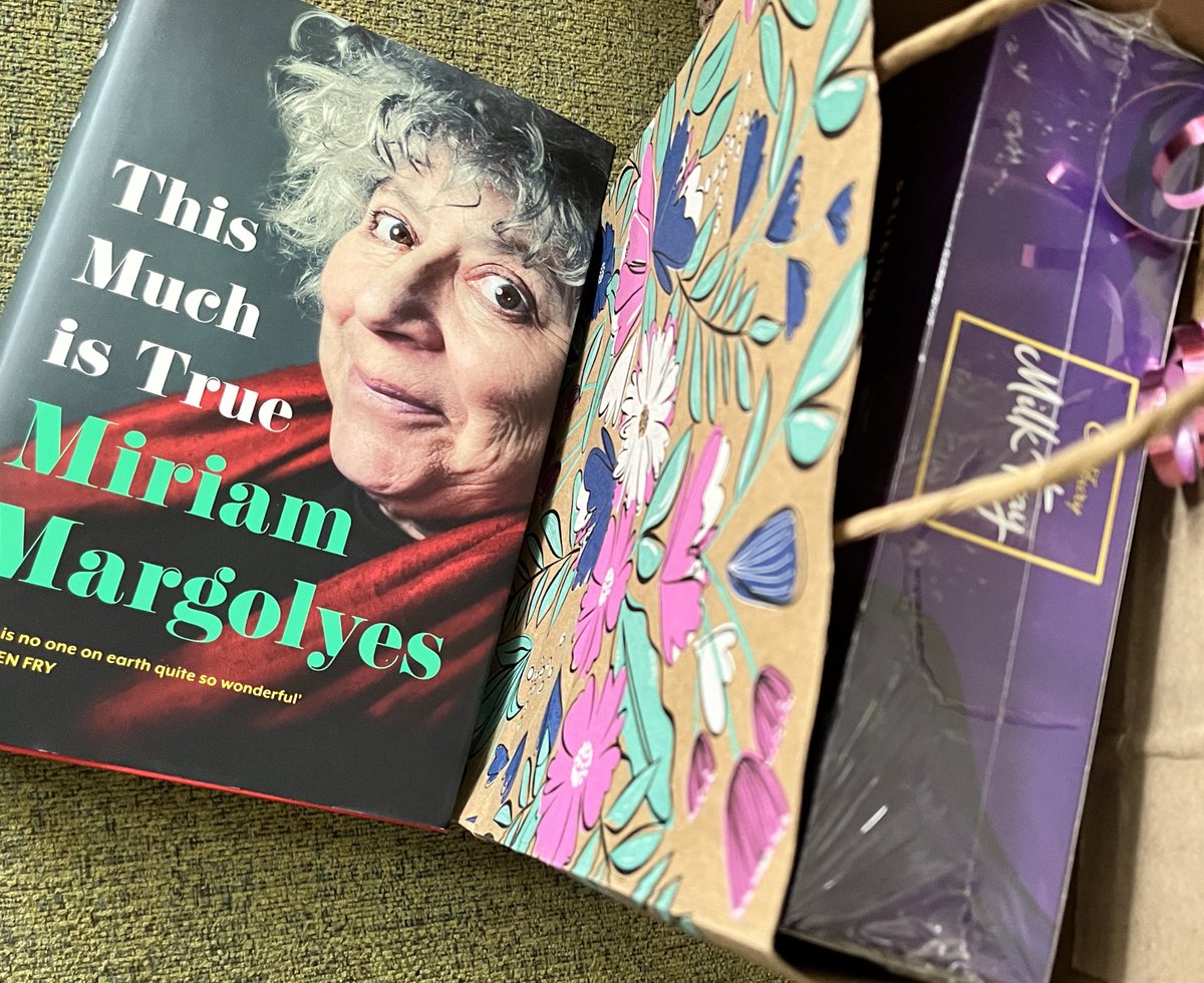 BintyMustard's tweet photo. 2 lovely surprises today. A box of chocolates from the parents of one my class & my favouriteβs autobiography sent to me by my sister in law. #LittleThingsMakeABigDifference β€οΈ #HappyThursday https://t.co/rfvK7drTRh