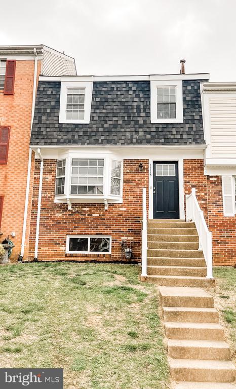 AngstadtREGroup's tweet photo. Alicia Angstadt would love to show you the #listing at 1115 James Madison Circle #Fredericksburg #VA  #realestate https://t.co/wnhf87NUL6 https://t.co/6HCeh4o8MI