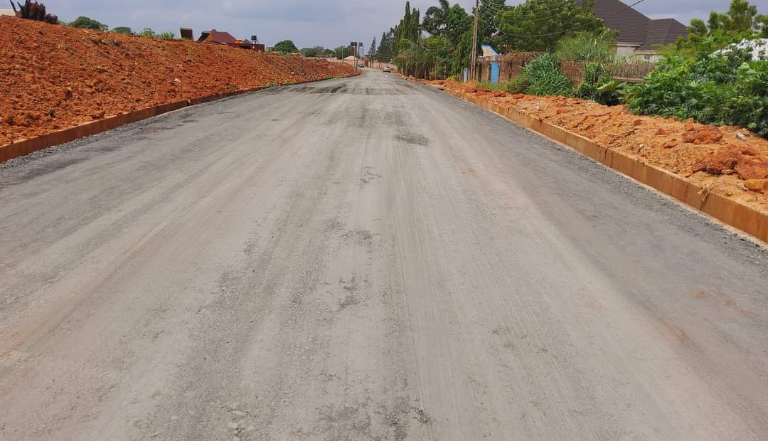 GovUgwuanyiNews's tweet photo. #Governor Ifeanyi #Ugwuanyi’s administration in #Enugu State, in line with its urban renewal drive @Coal__City, commences laying of stone-base course on a network of #roads with lined drains at GRA, Enugu (Justice Nwazota-Ilogu Close), ahead of asphalting
https://t.co/QYyrcswbGz https://t.co/5q82UfvomX