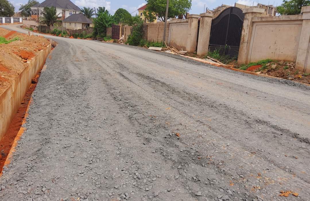 GovUgwuanyiNews's tweet photo. #Governor Ifeanyi #Ugwuanyi’s administration in #Enugu State, in line with its urban renewal drive @Coal__City, commences laying of stone-base course on a network of #roads with lined drains at GRA, Enugu (Justice Nwazota-Ilogu Close), ahead of asphalting
https://t.co/QYyrcswbGz https://t.co/5q82UfvomX